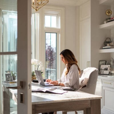 Scopri di più sull'articolo Lavorare come professionista indipendente: guida strategica ad una carriera di successo